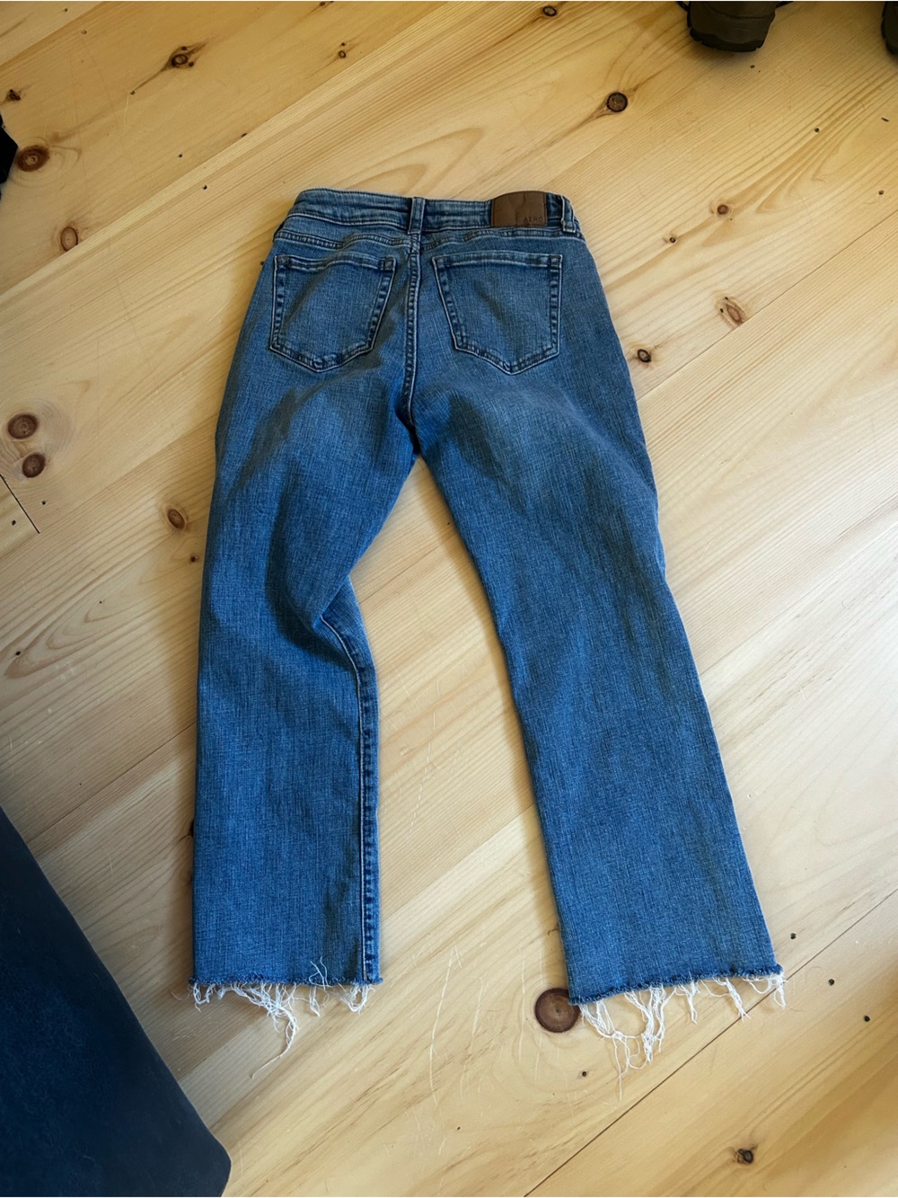 Aeropostale Women's Kick Cropped Jeans size 4